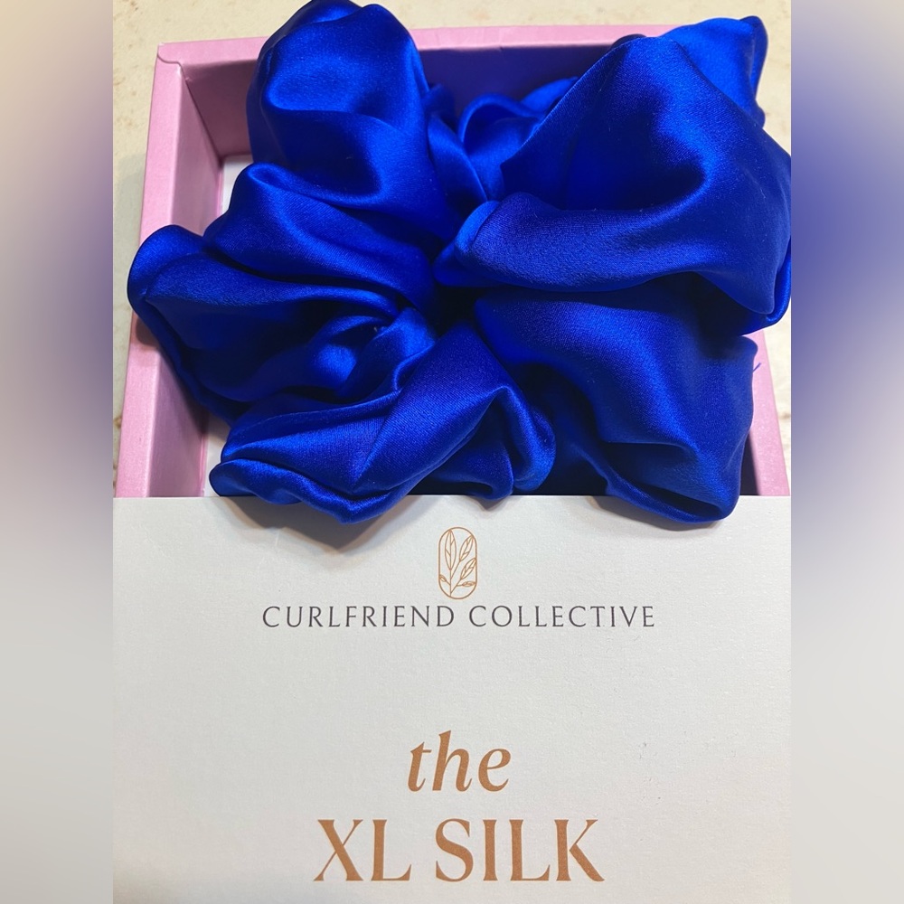Curlfriend Collective XL silk scrunchie, New with Box - Picture 3 of 6